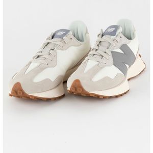 Like new. New balance 327 Womens.